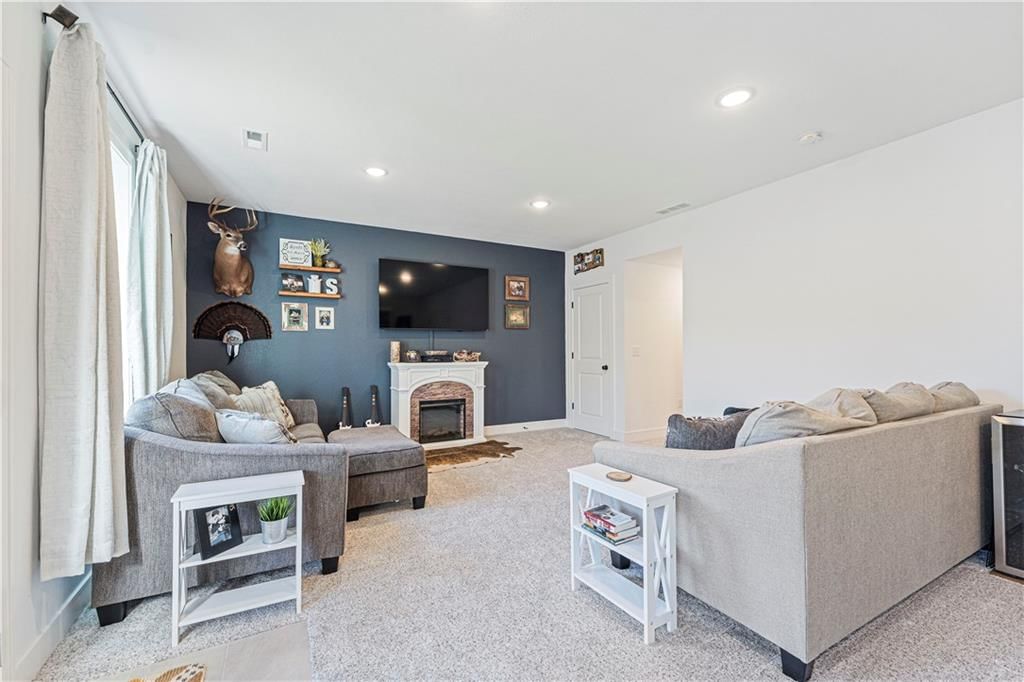 7377 Aaron Street — photo 32