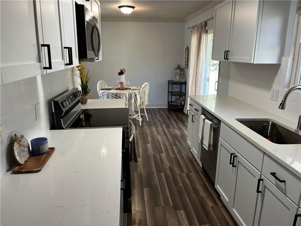 2401 SW South Court — photo 6