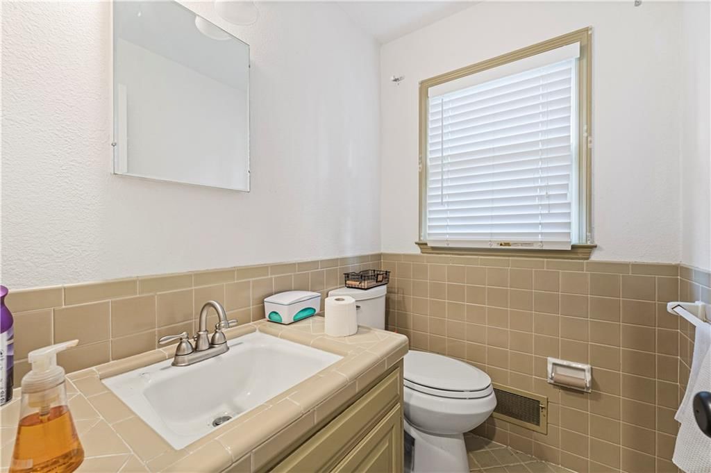 11501 Wornall Road — photo 24
