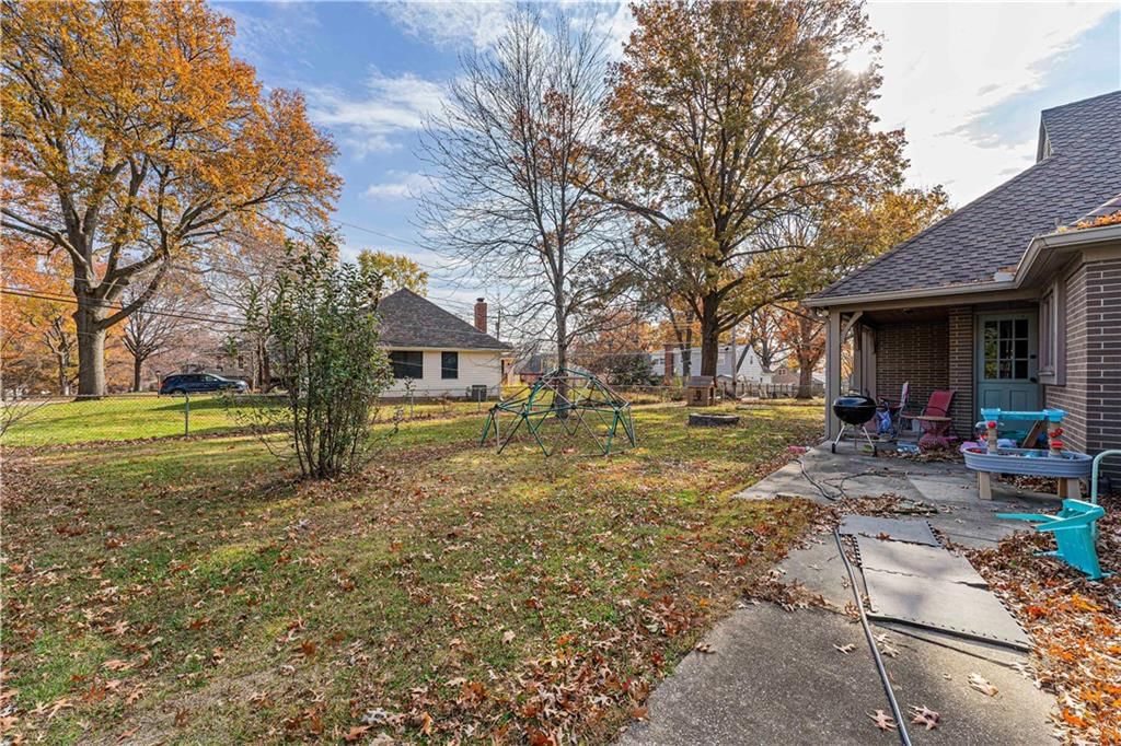 11501 Wornall Road — photo 50