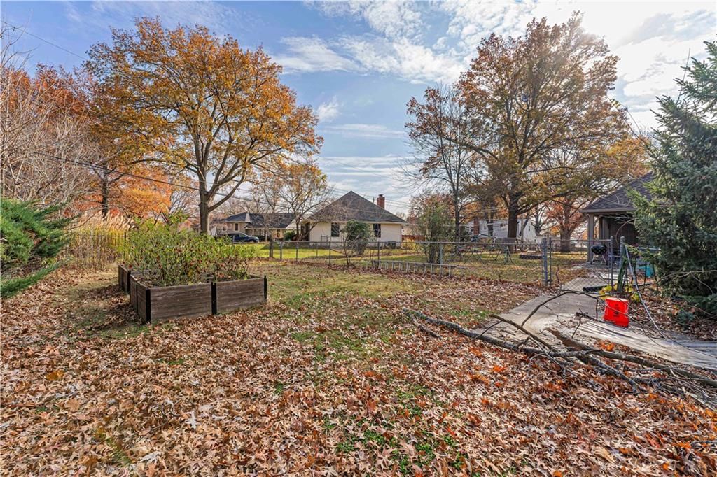 11501 Wornall Road — photo 51