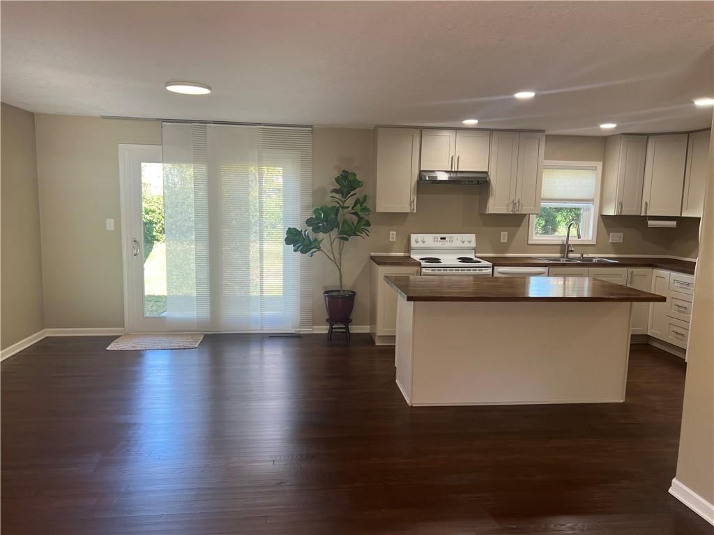 1004 NE Cowden Drive — photo 5