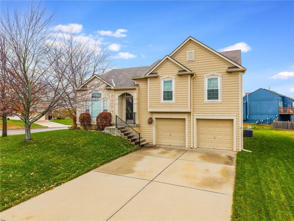 1805 W Fredrickson Circle — photo 2