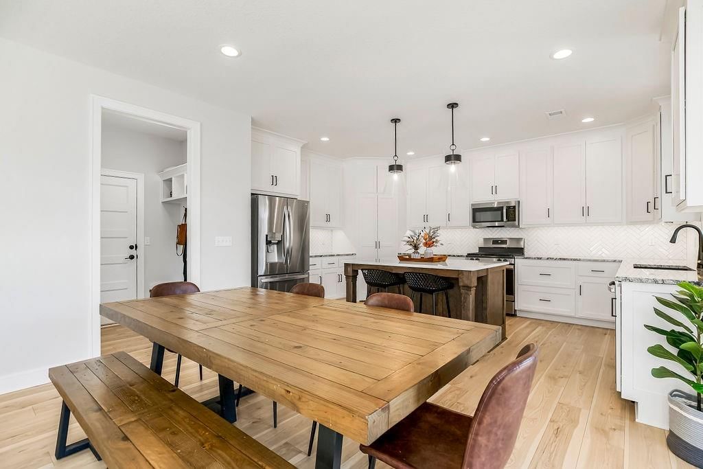 25175 W 142nd Terrace — photo 9