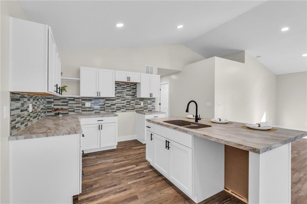 321 E 5th Street — photo 9