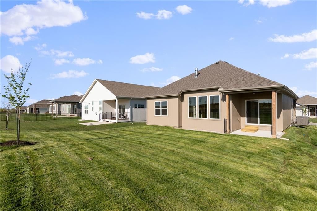 10636 N Bell Street — photo 39