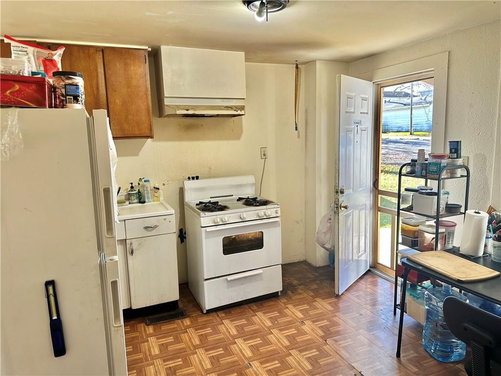308 CLARK Street — photo 21