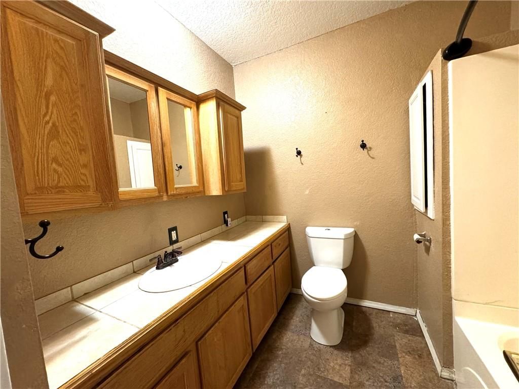 708 W Kansas Street — photo 11
