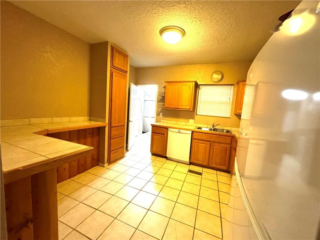 708 W Kansas Street — photo 17