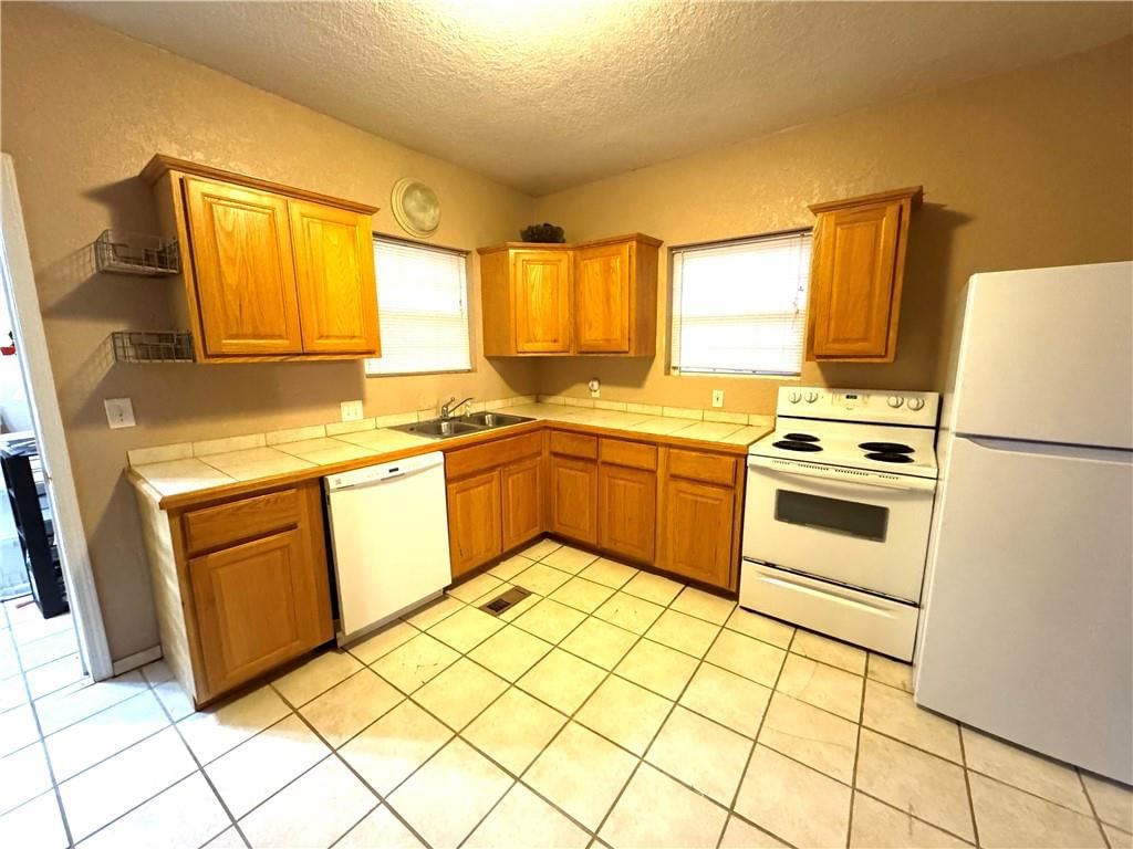 708 W Kansas Street — photo 18