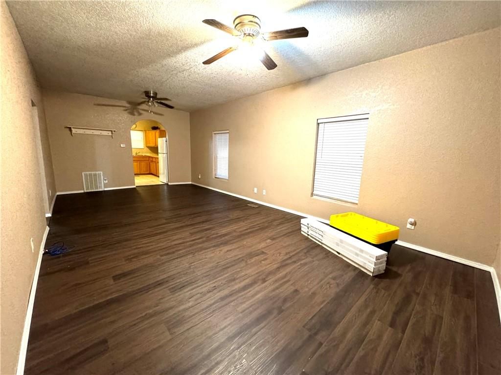708 W Kansas Street — photo 5