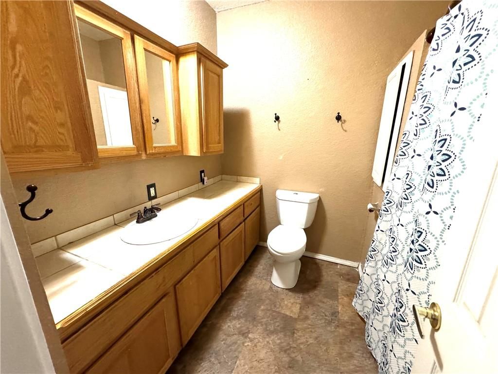 708 W Kansas Street — photo 10