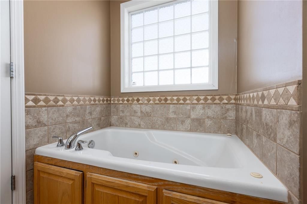 11228 N SUMMIT Street — photo 30