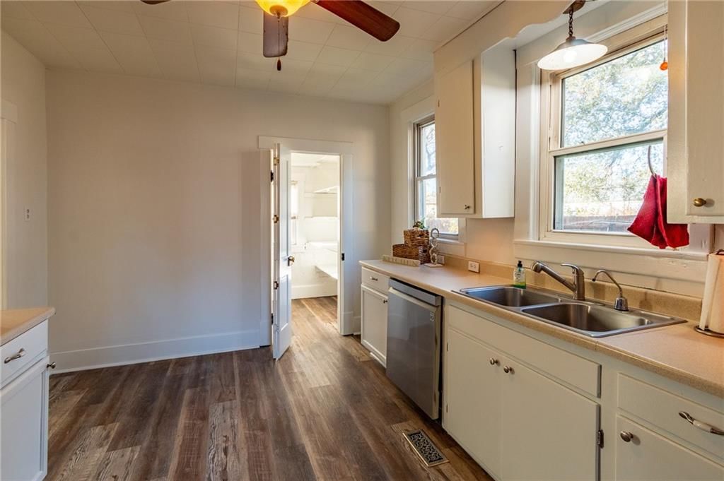 303 W Bridge Street — photo 28