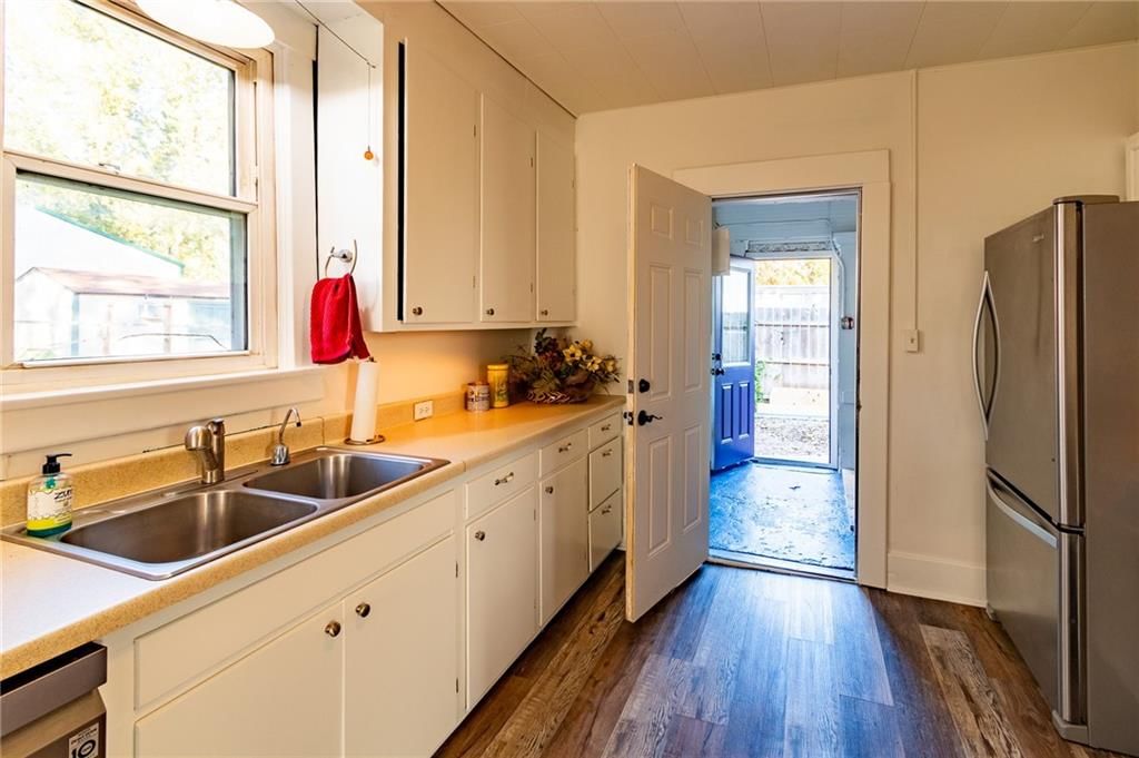 303 W Bridge Street — photo 32