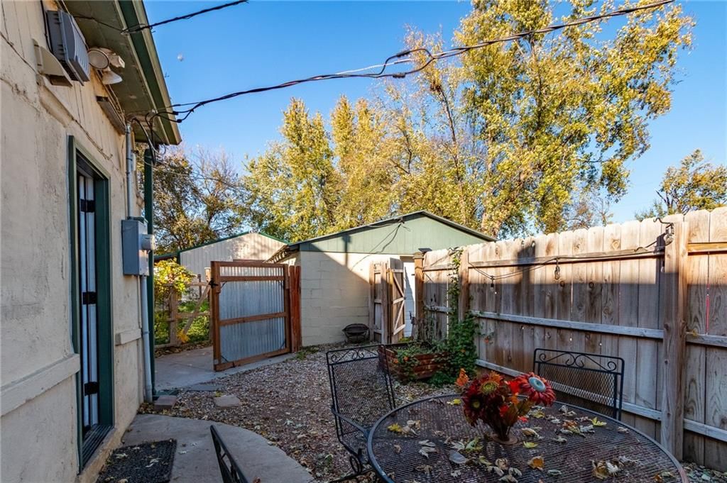 303 W Bridge Street — photo 35