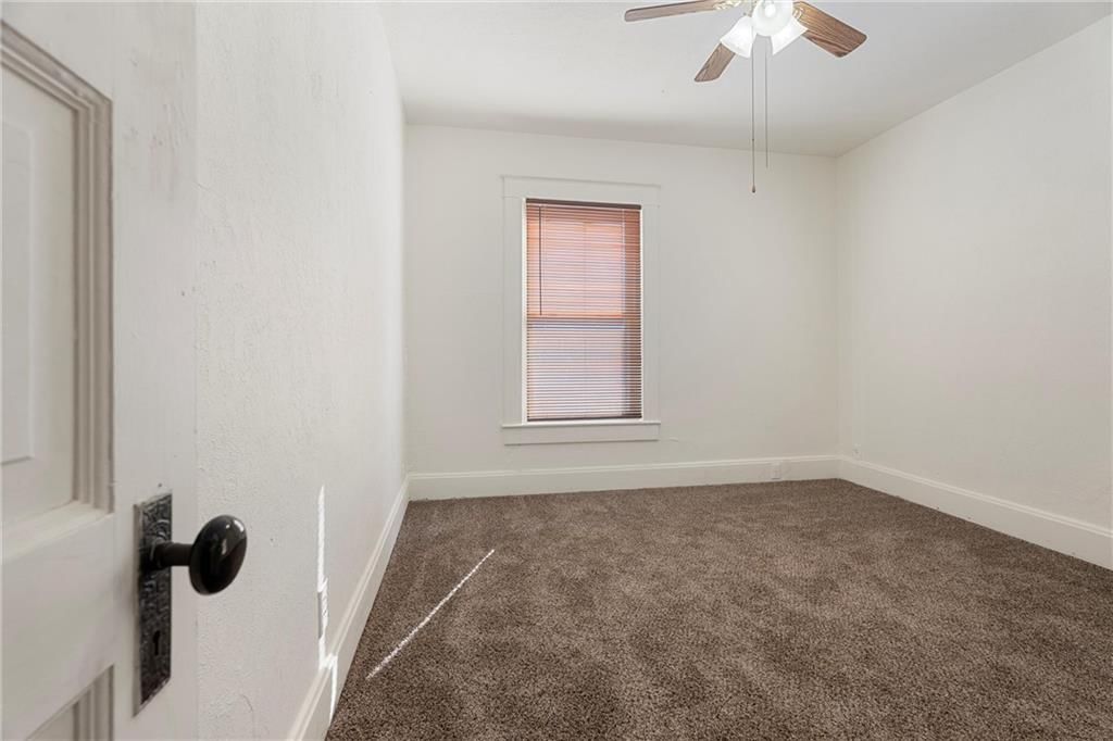 402 E 9th Street — photo 21