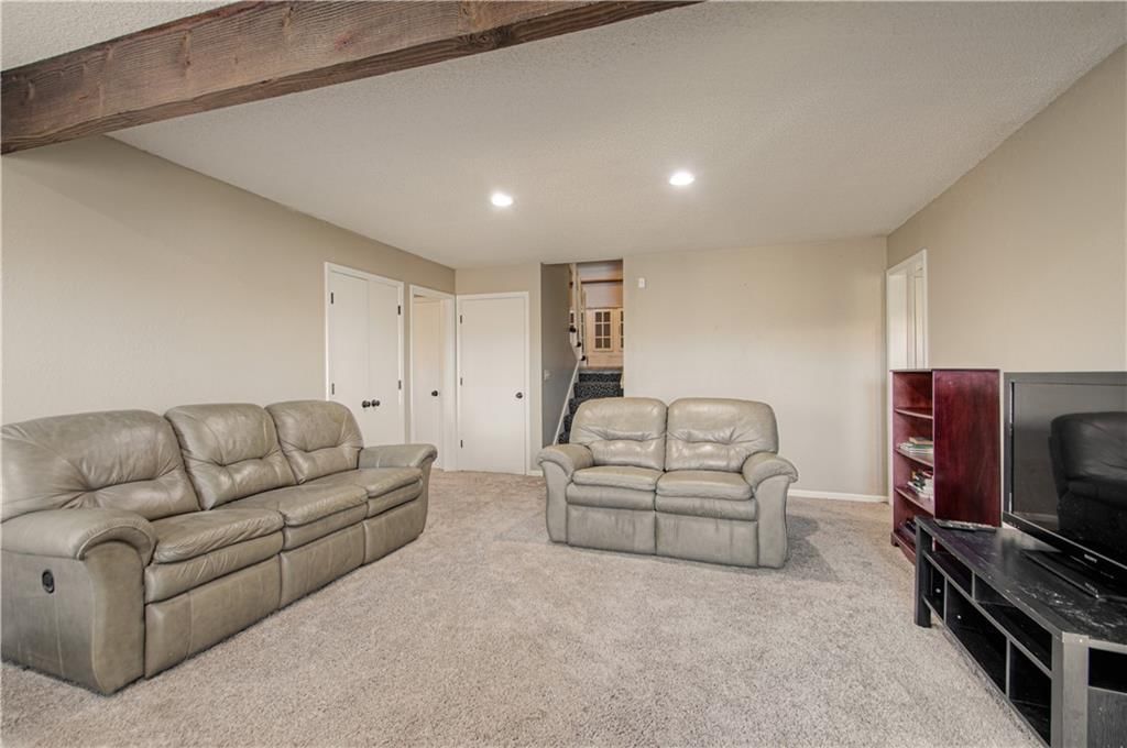 6916 HALLET Drive — photo 23