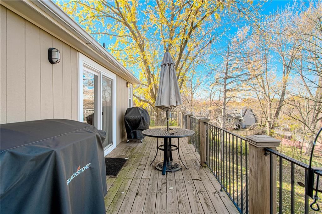 6916 HALLET Drive — photo 30