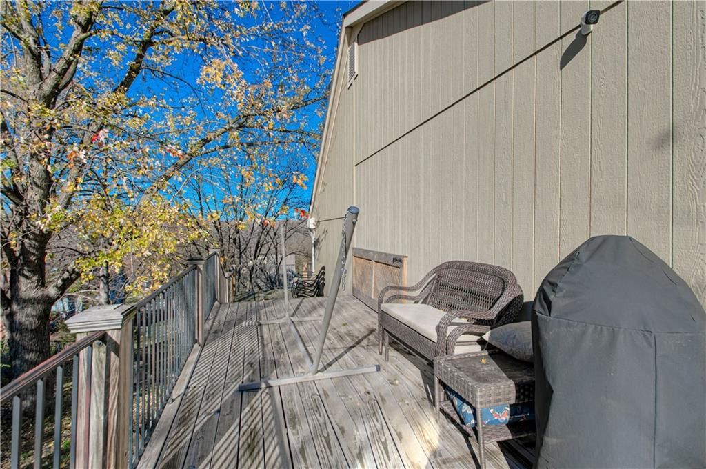 6916 HALLET Drive — photo 32