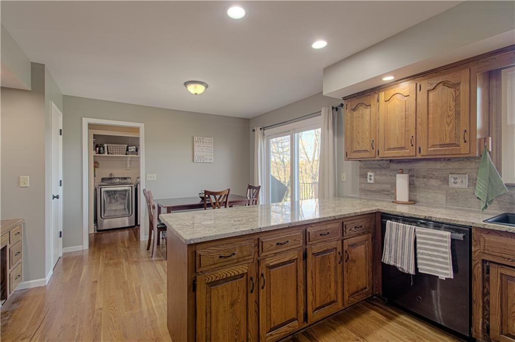 6916 HALLET Drive — photo 42