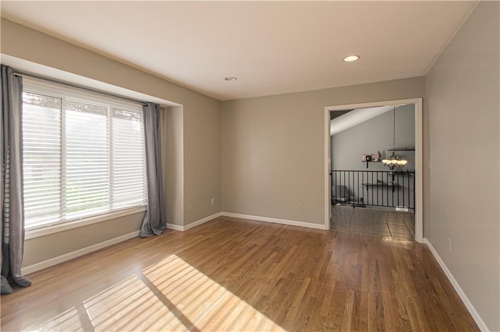 6916 HALLET Drive — photo 7