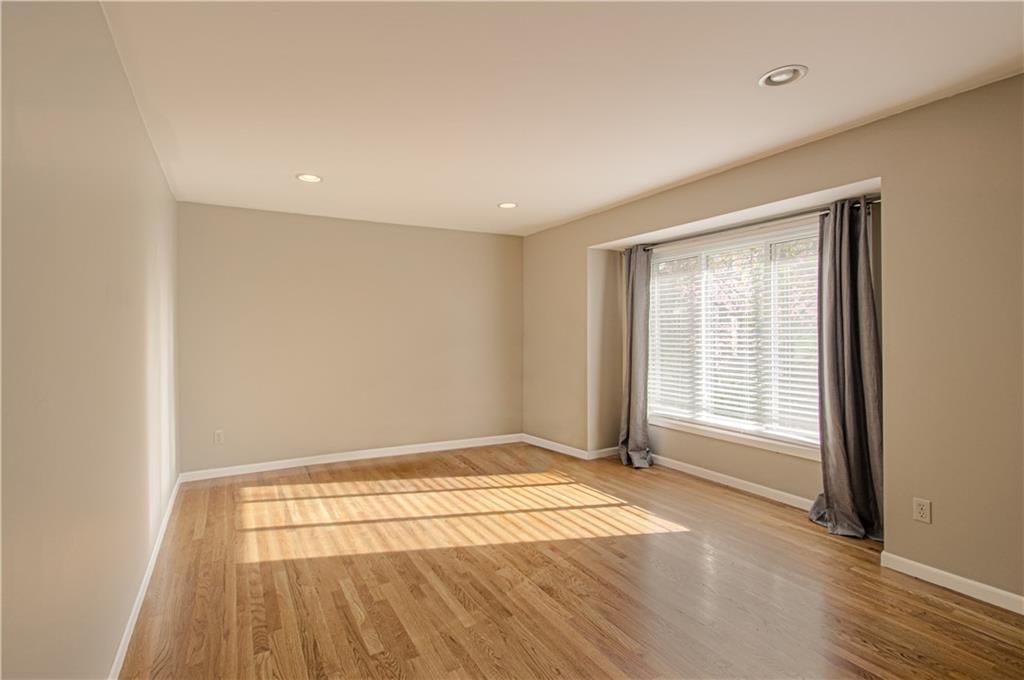 6916 HALLET Drive — photo 8