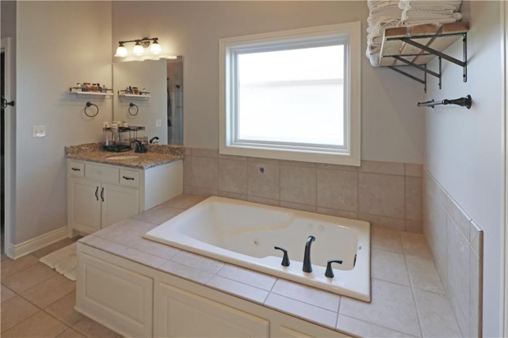 1254 Vivian Drive — photo 31