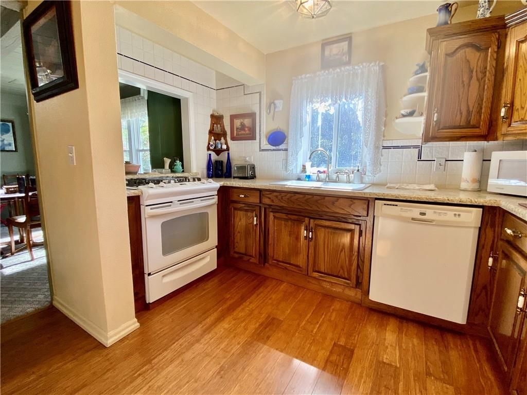 2435 S Vermont Avenue — photo 20