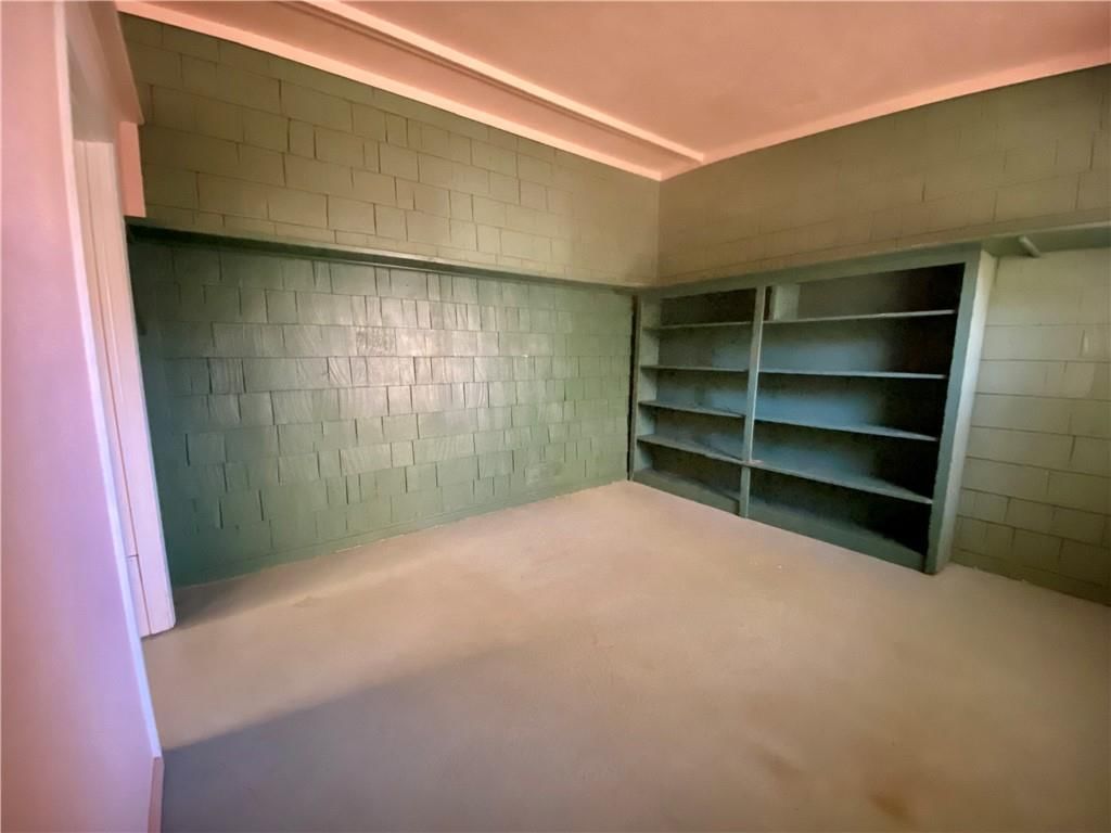 2435 S Vermont Avenue — photo 31