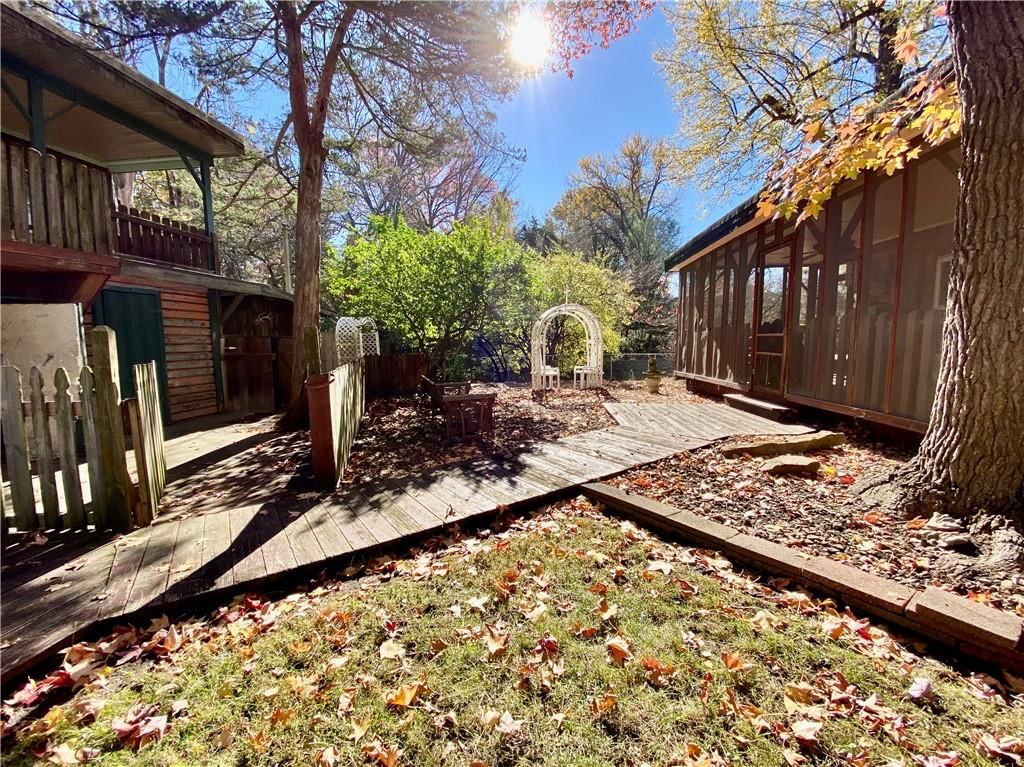 2435 S Vermont Avenue — photo 41
