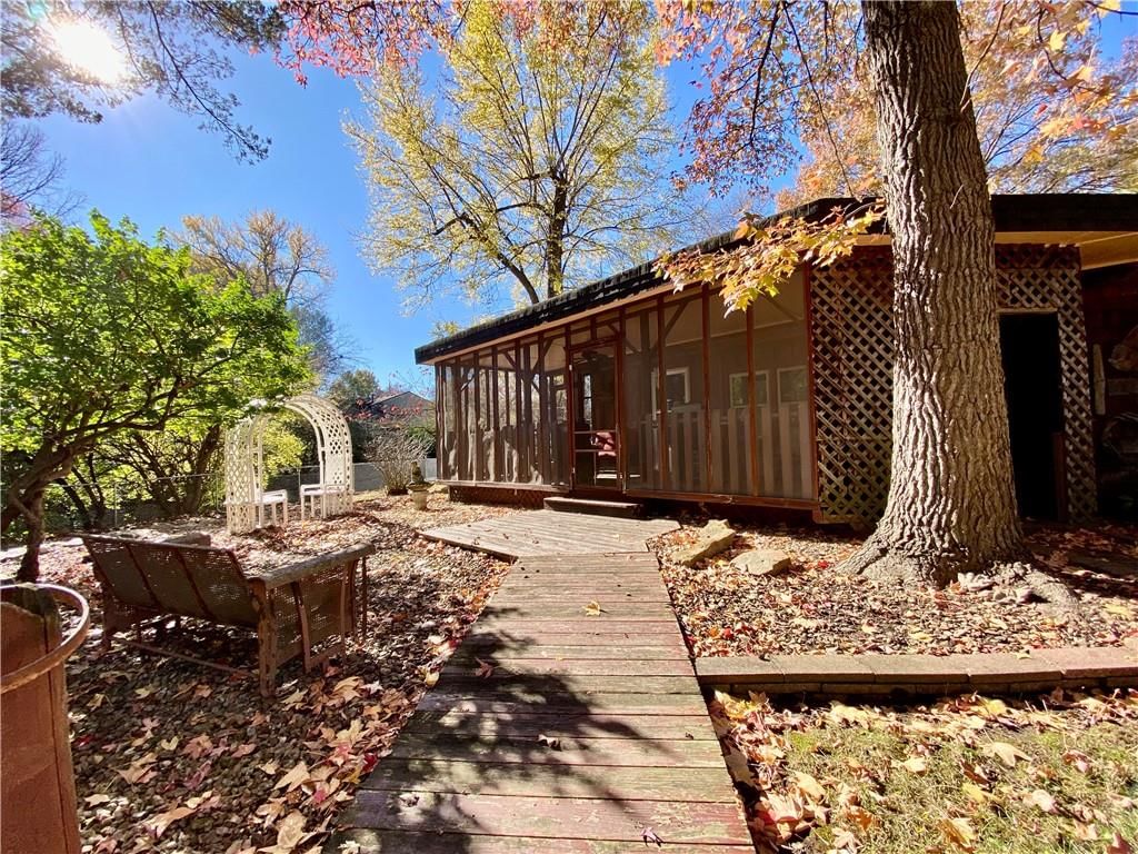 2435 S Vermont Avenue — photo 42
