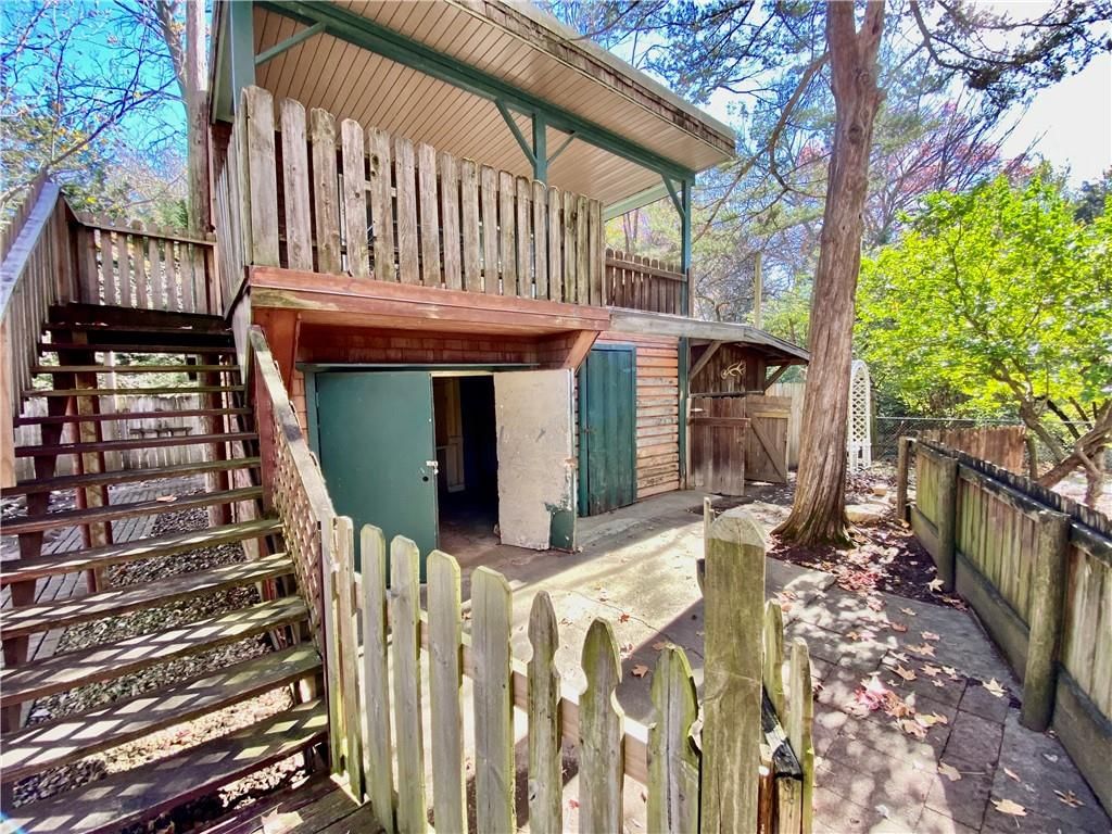 2435 S Vermont Avenue — photo 43