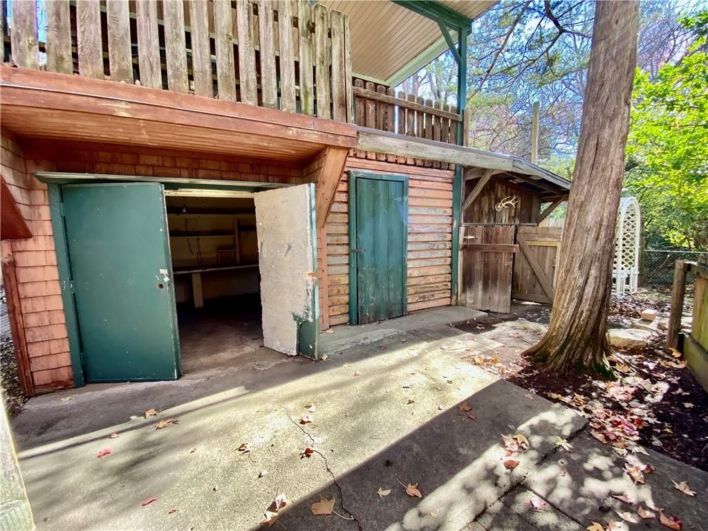 2435 S Vermont Avenue — photo 44