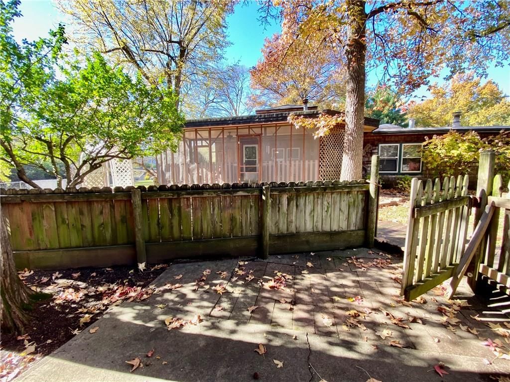 2435 S Vermont Avenue — photo 50