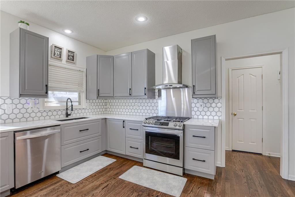 6311 W 149th Street — photo 11