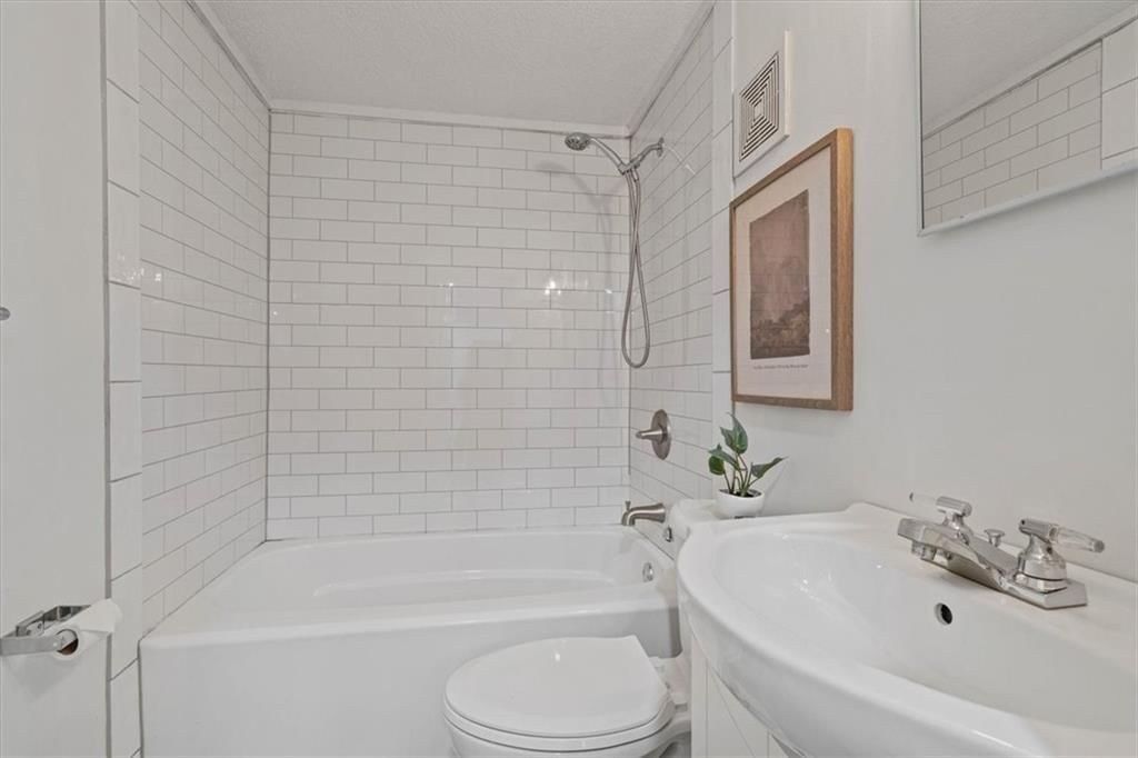 2146 Massachusetts Street — photo 12