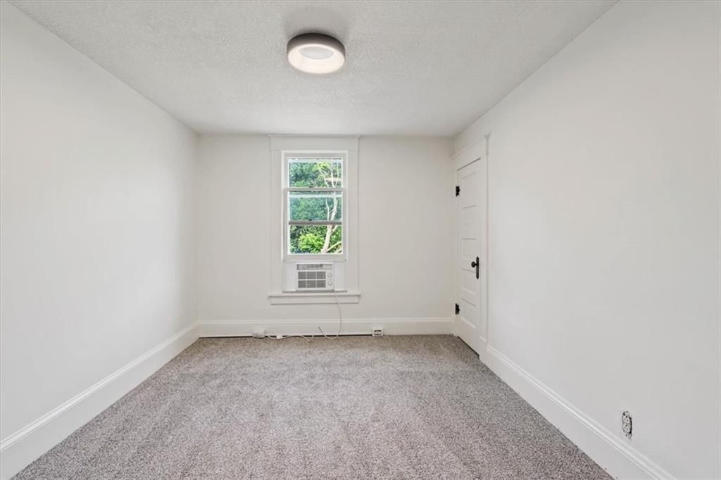 2146 Massachusetts Street — photo 17