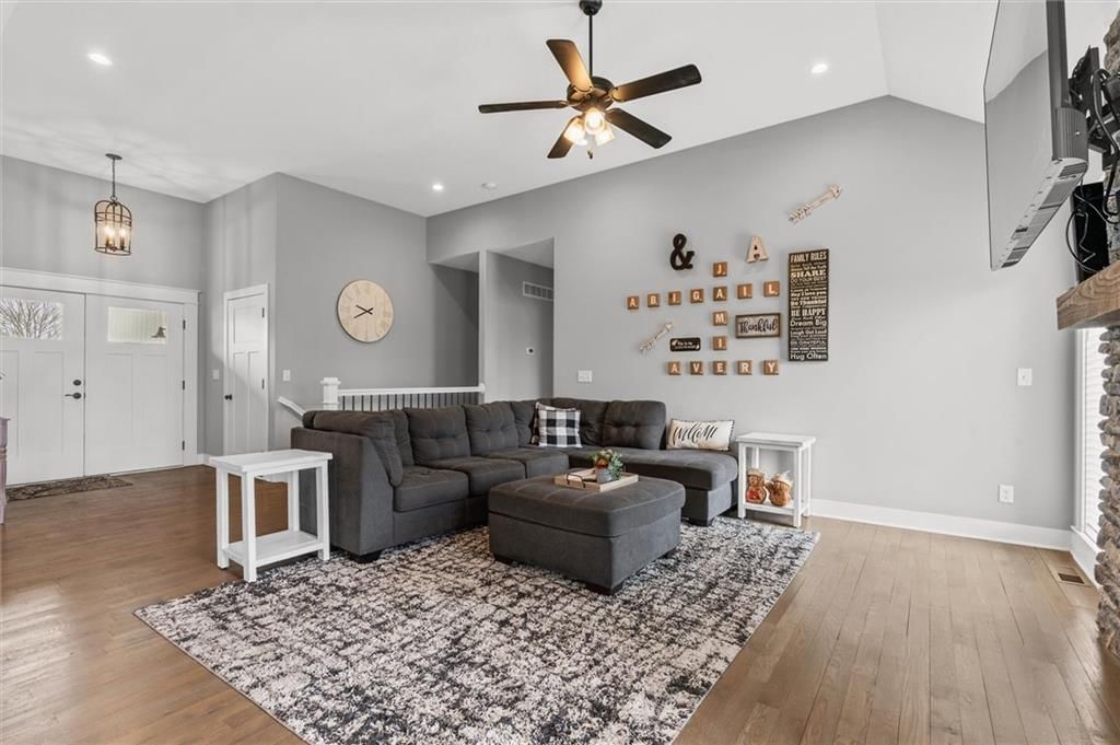 901 FOXGLOVE Lane — photo 10