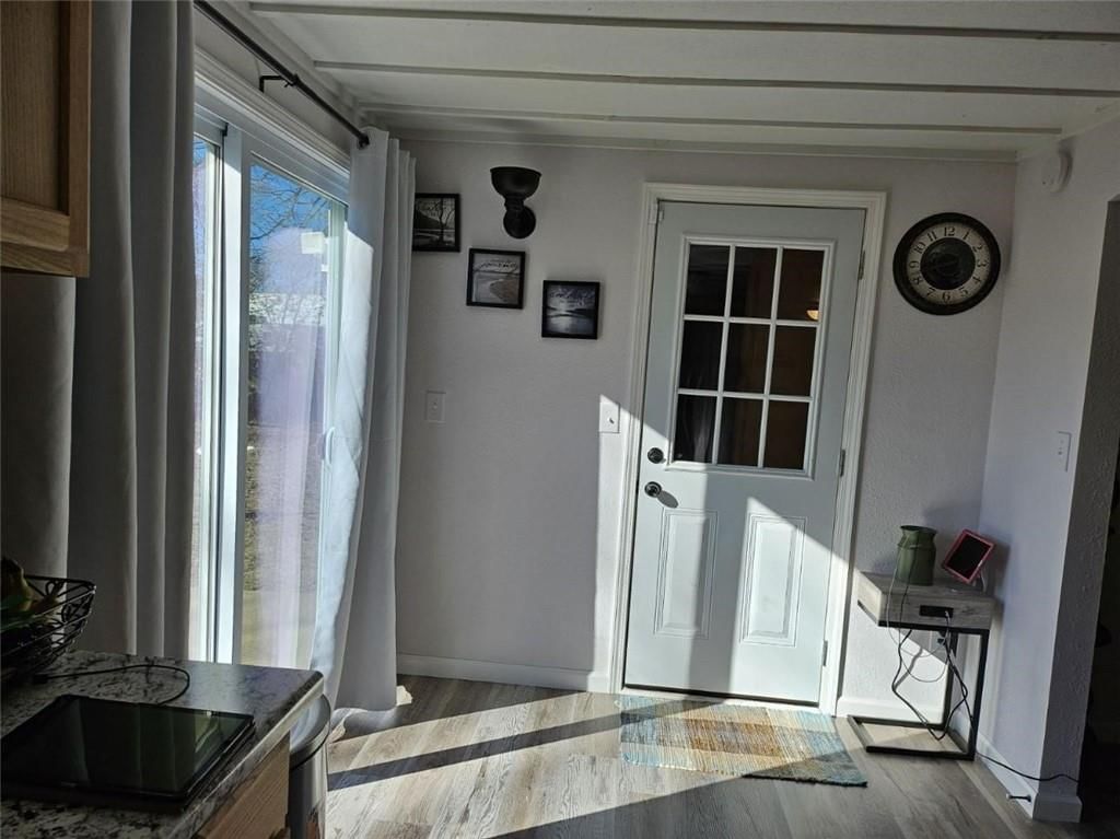 624 E 10th Street — photo 2