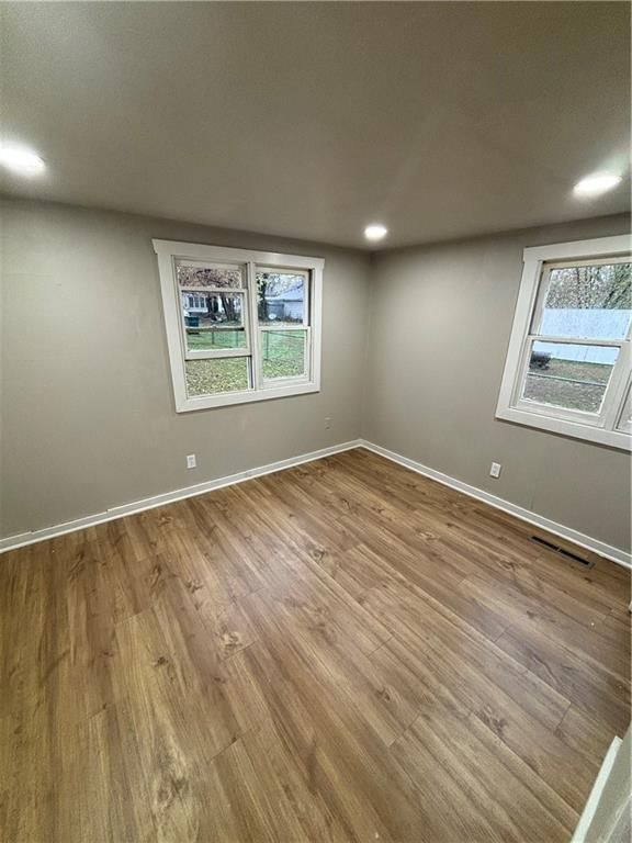 2527 Clark Avenue — photo 15