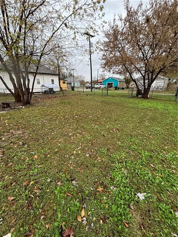 2527 Clark Avenue — photo 17