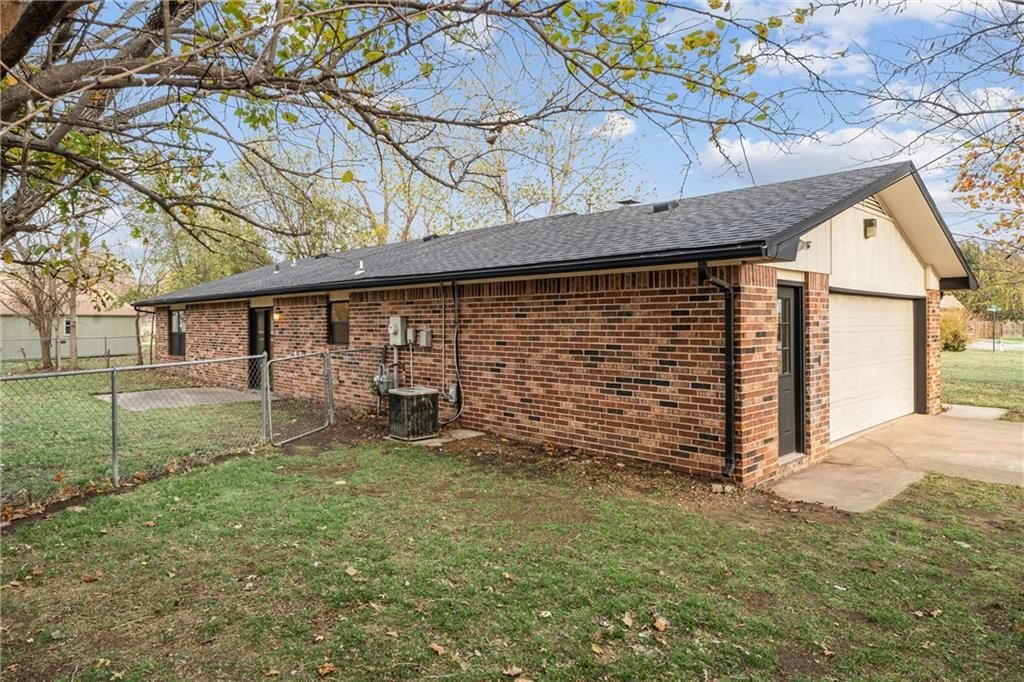2221 Samuel Place — photo 4
