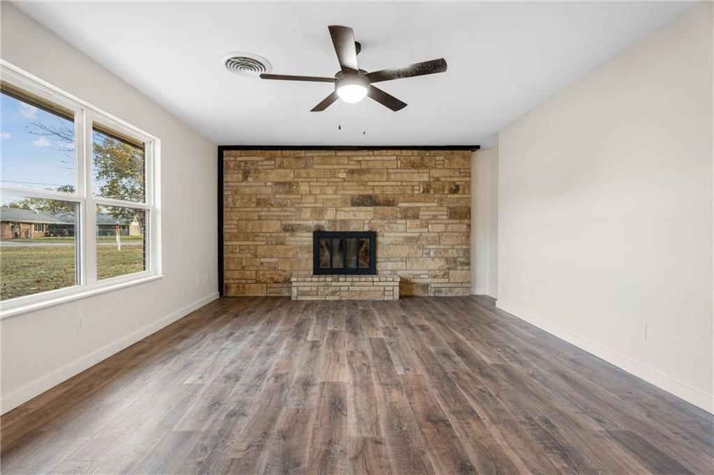 2221 Samuel Place — photo 8