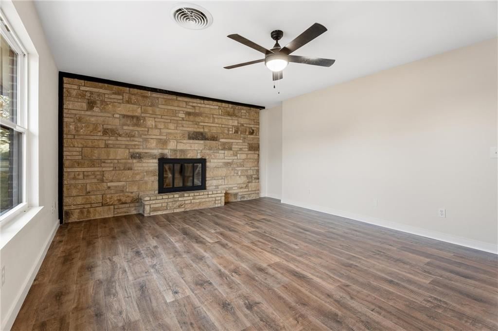 2221 Samuel Place — photo 9