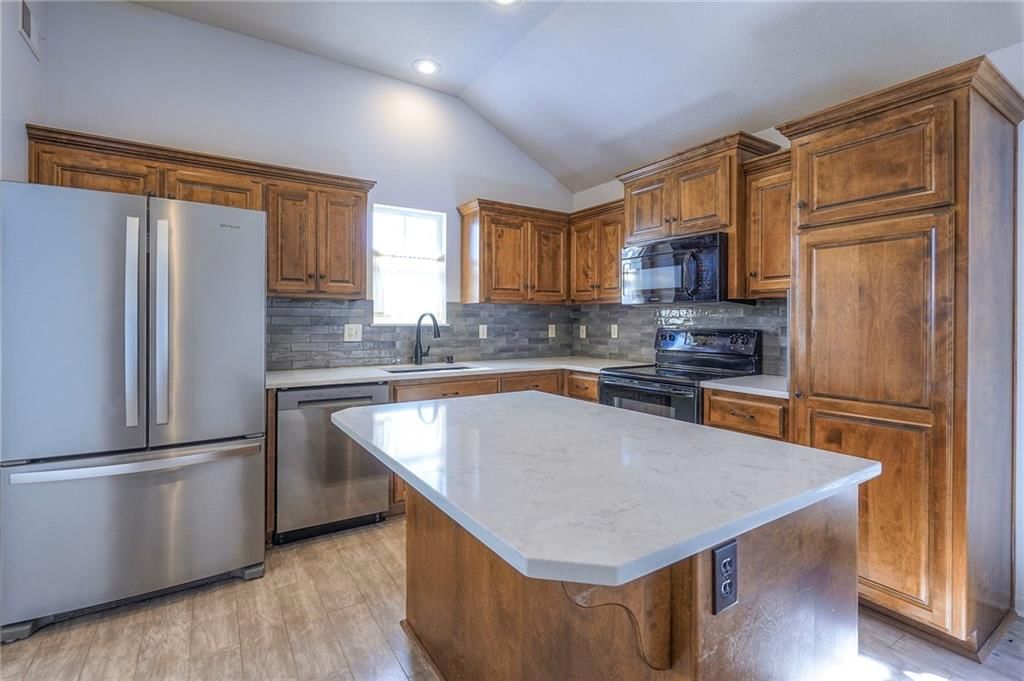 16485 S Laurelwood Street — photo 11