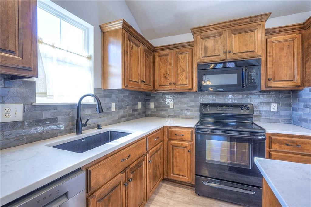 16485 S Laurelwood Street — photo 12