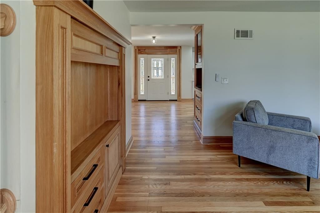 2326 Harvard Avenue — photo 15
