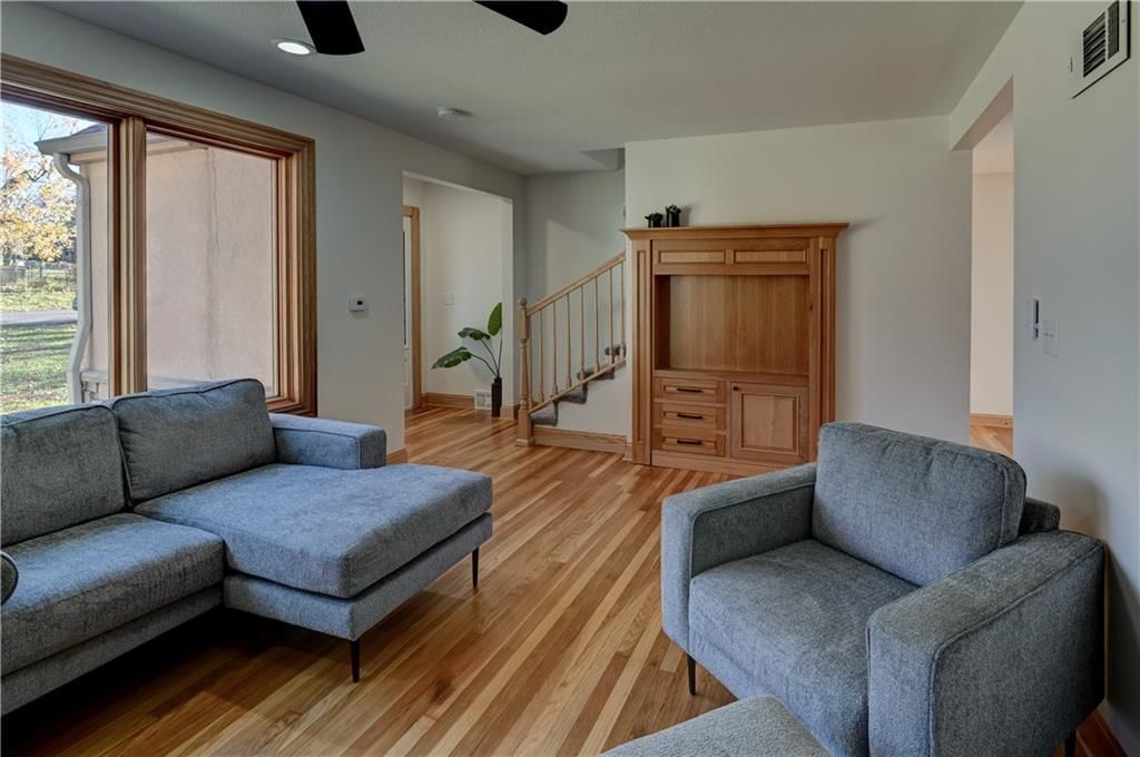 2326 Harvard Avenue — photo 17