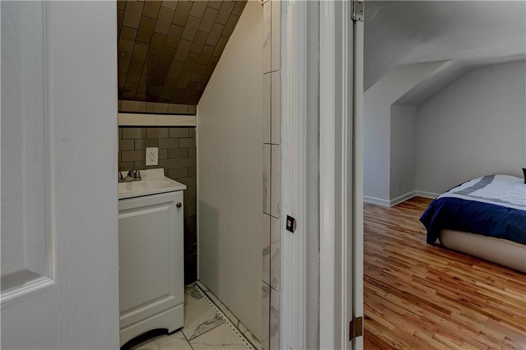 2326 Harvard Avenue — photo 30